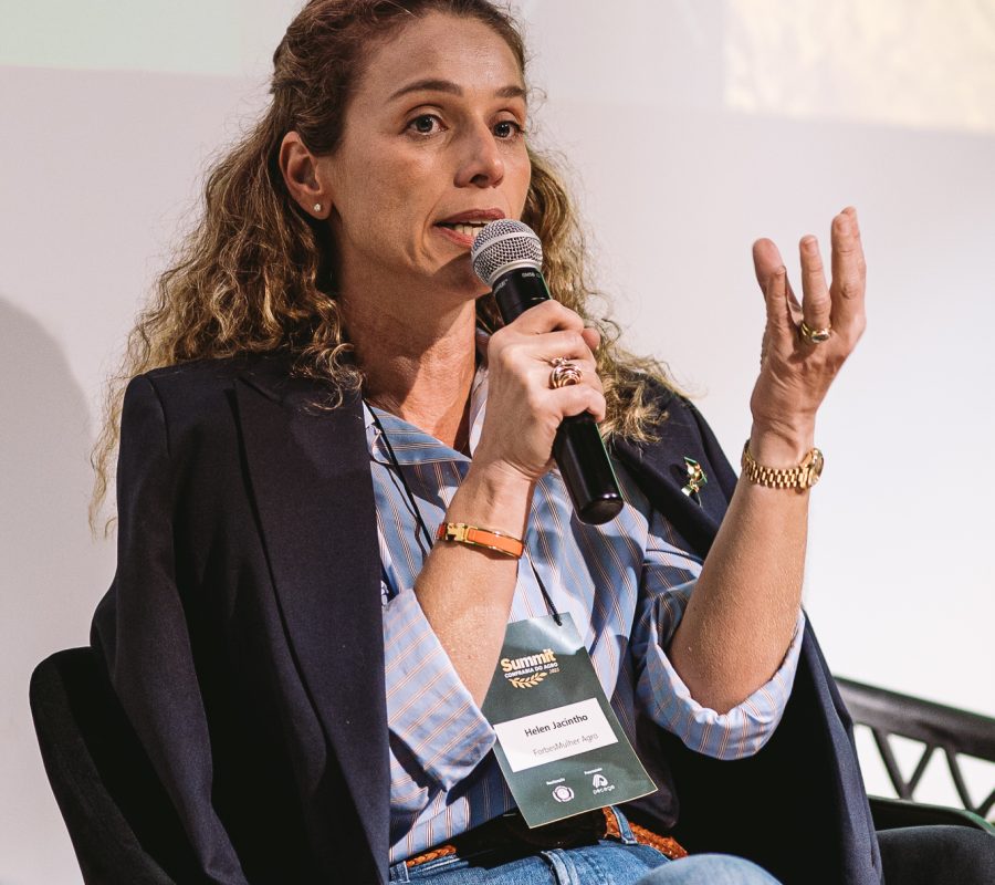 A presidente do grupo Forbes MulherAgro e colunista de agronegócio na Forbes Brasil, Helen Jacintho, em sua participação no CDA Summit